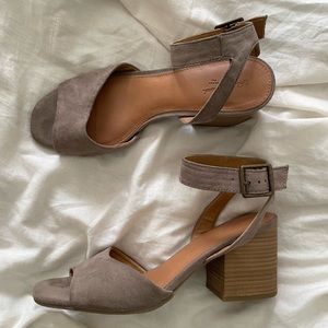 Universal Thread Tan Strappy Heels